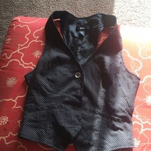 Dressing vest